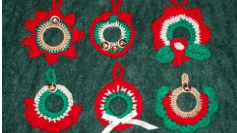 9 Easy Crochet Christmas Wreath Ornament Patterns