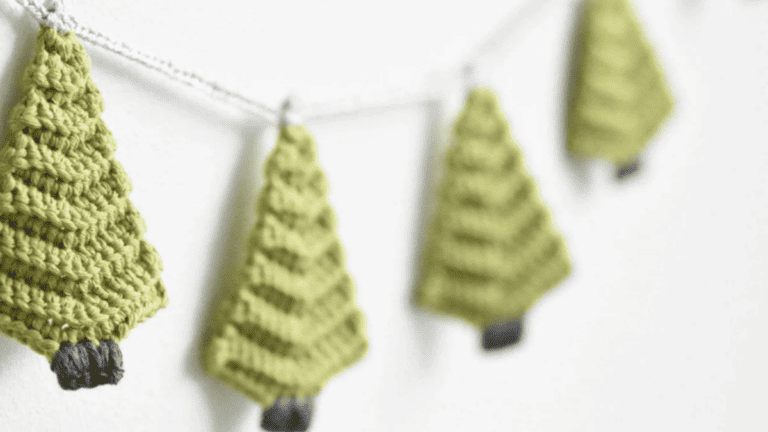 11 Easy Christmas Crochet Patterns To Make