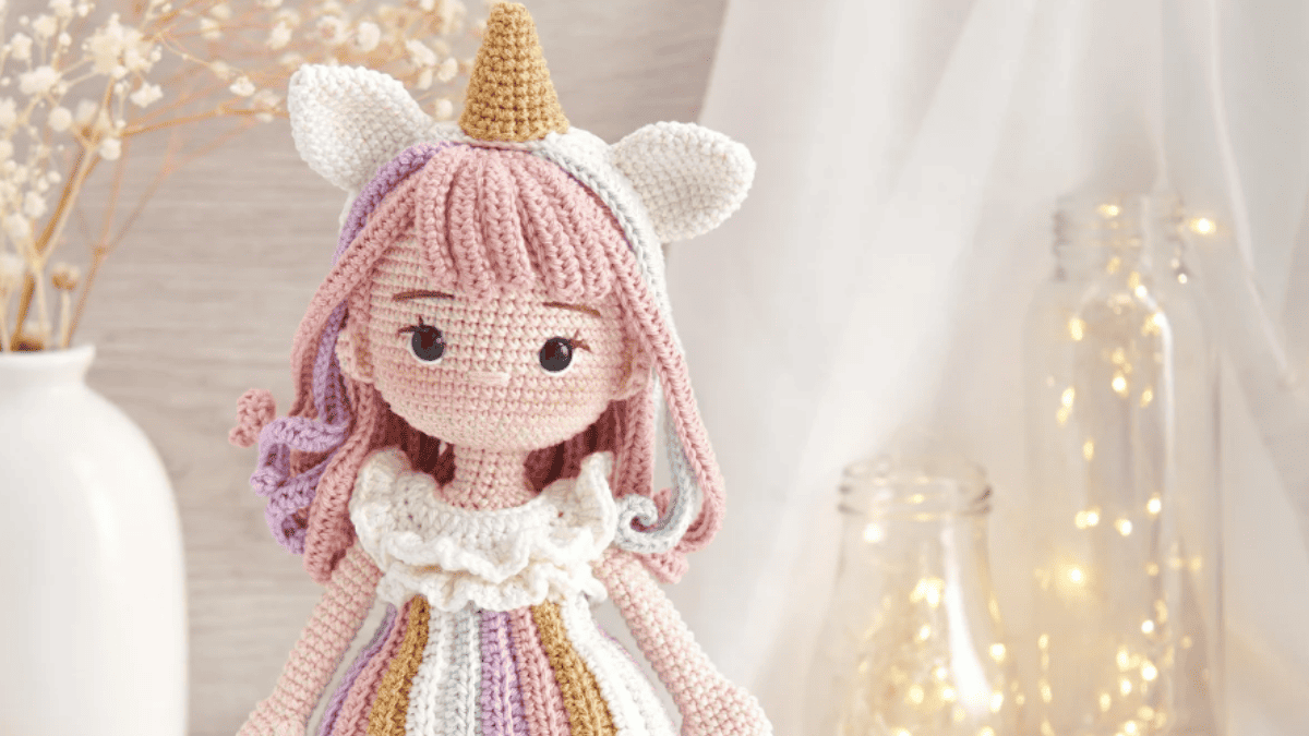unicorn doll with pink hair and unicorn horn