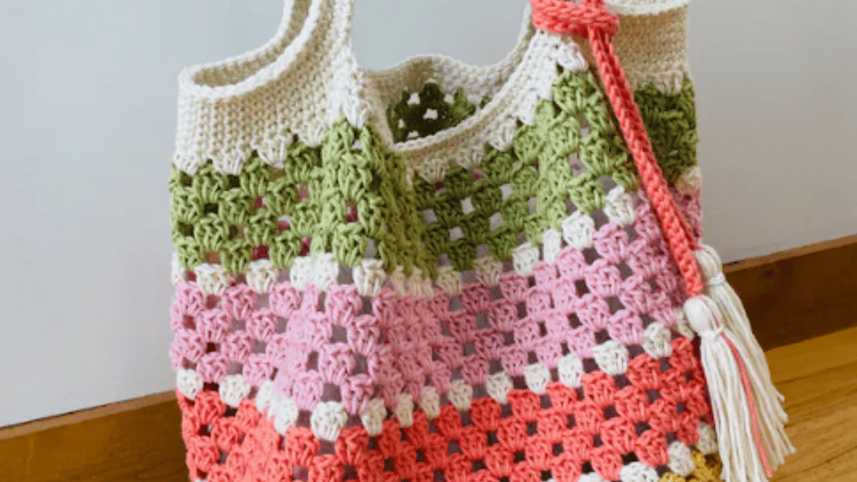 7 Easy Crochet Granny Square Bag Patterns - Fun Crochet Patterns
