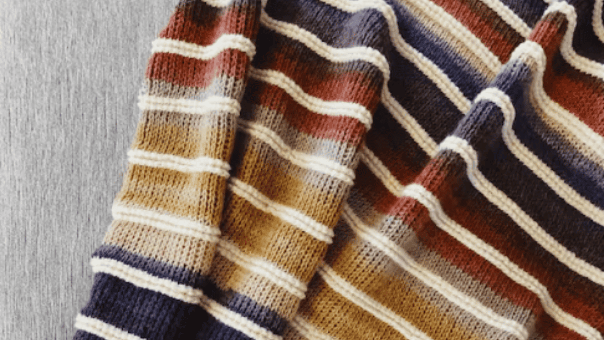 Crochet throw blanket striped pattern