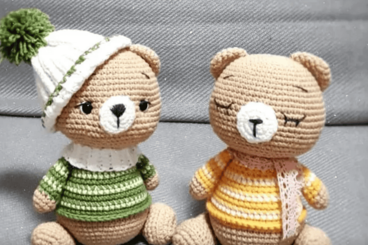 2 bears with outfits on