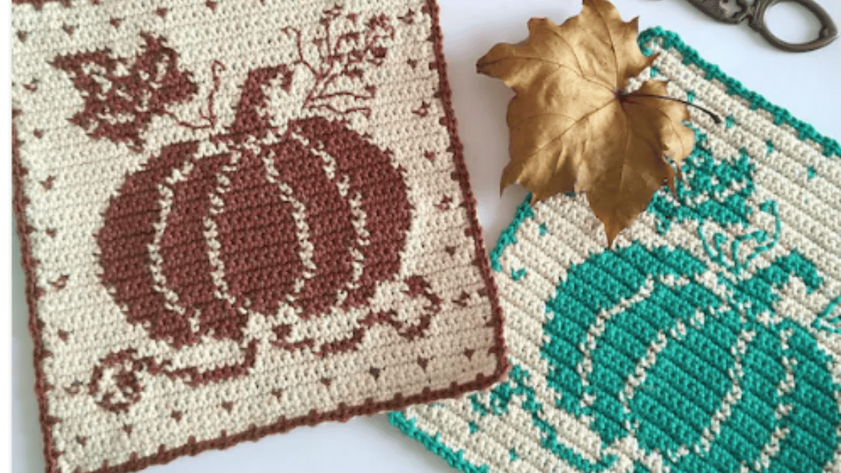 cream square potholder with brown and turquise pumpkins