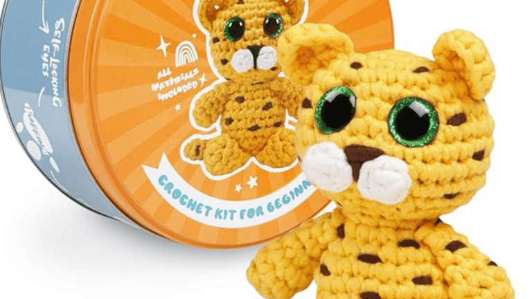 yellow leopard amigurumi with round tin