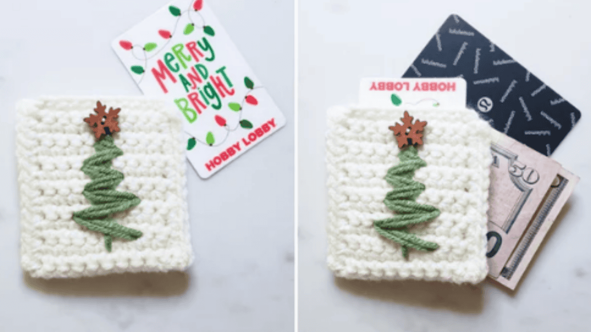 white crochet card holder with Christmas tree