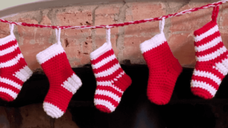 10 Crochet Christmas Garland Patterns